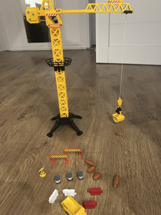 Dzwig zestaw zabawki uzyty raz naklejki przyklejone