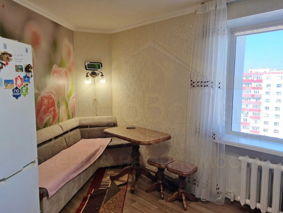 3 кімнатна квартира 82м2 з ремонтом в цегляному будинку в районі Круг