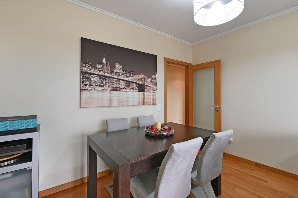 Mesa de Jantar com 4 cadeiras