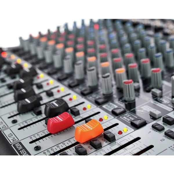 Behringer Xenyx X1832USB Recondicionada