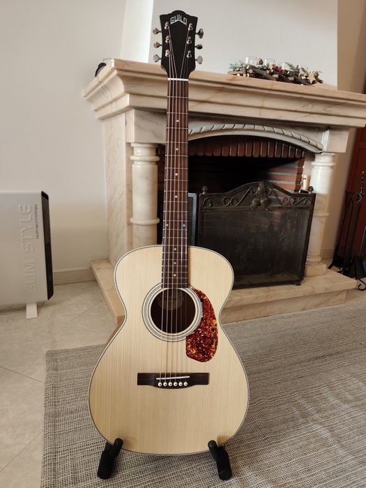 Guild guitar solid top