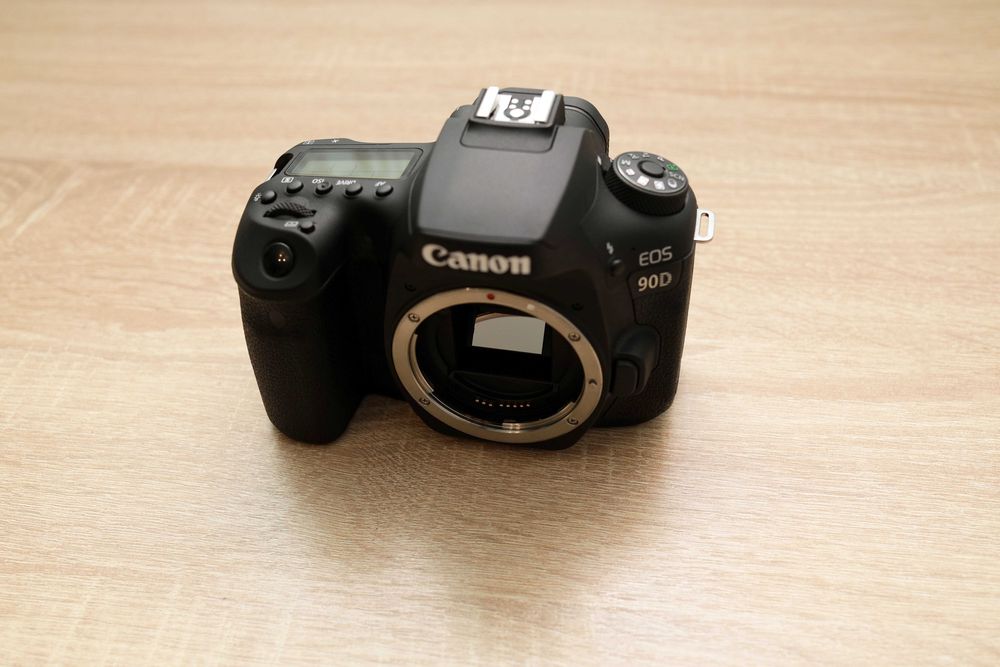 Canon EOS 90D body