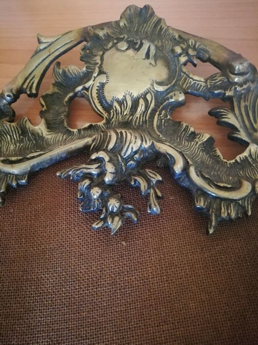 Moldura em bronze