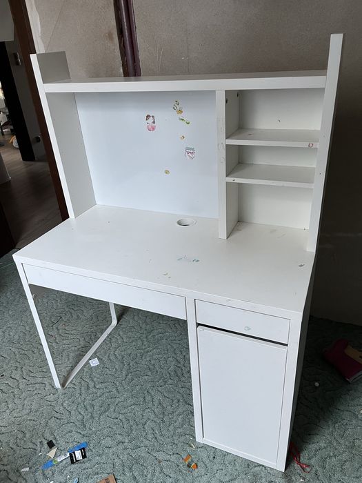 Biurko Ikea Micke z nadstawką
