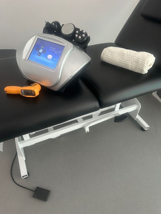 Máquina para tratamento de Cavitação e radiofrequência rosto e corpo