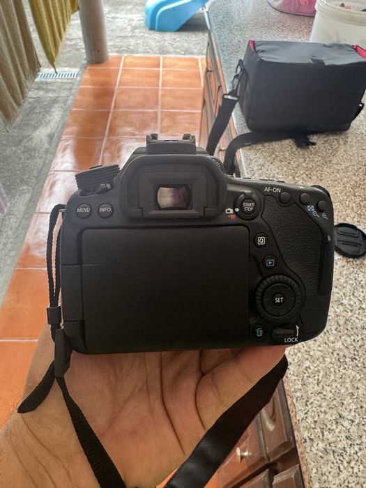 Canon 80D. Objetiva 18-135mm