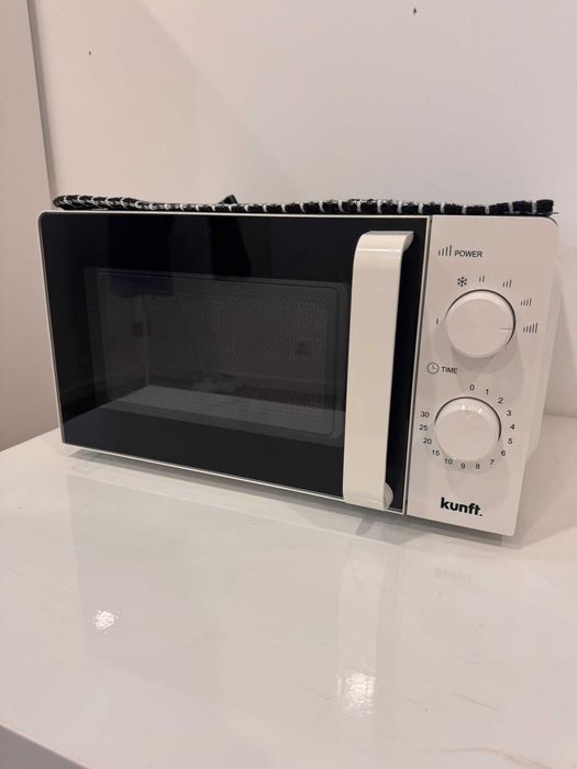 Micro-ondas branco Kunft KMW-4459 20 L