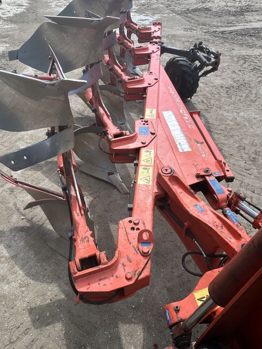 Plug obrotowy Kuhn Multi-Master 122, 5-skibowy (4+1).2012 rok