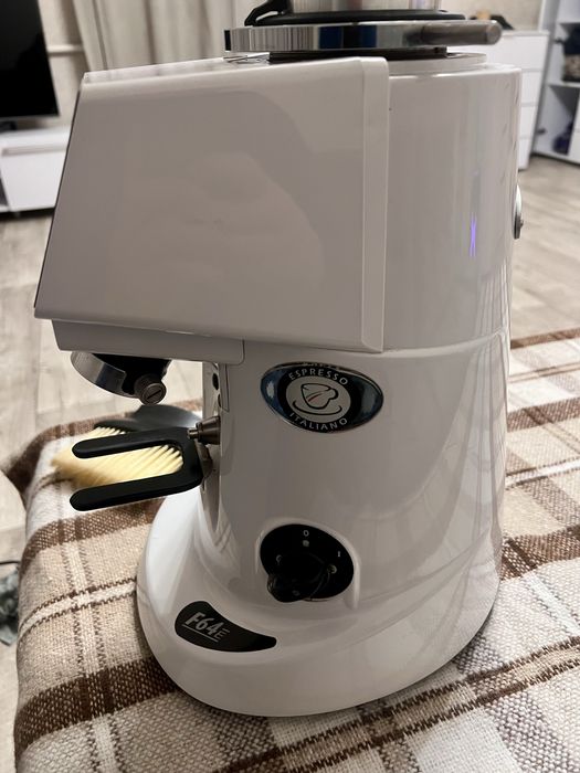 Комплект. Кофемашина и кофемолка. Simonelli и Fiorenzato f64e