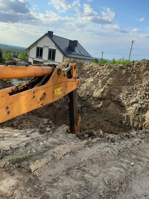 Roboty ziemne, transport, wywóz gruzu.