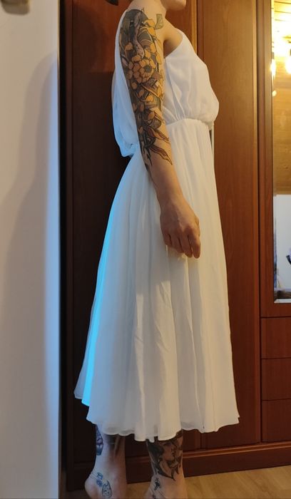 Sukienka suknia ślubna Asos dla gym ratów i tattoo freaków gołe plecy