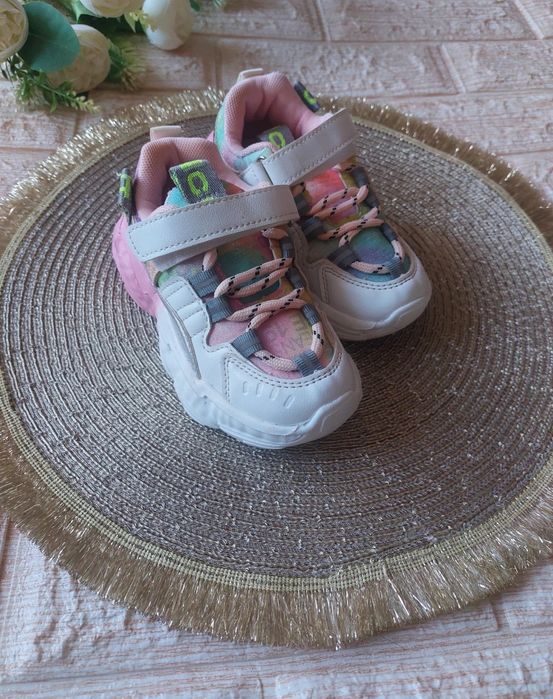 Кроссовки для девочки