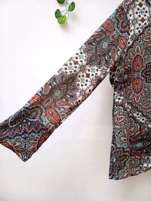 Blusa Fina com Cornucópias