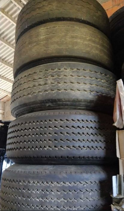Pneus com jantes alumínio 22.5 camião