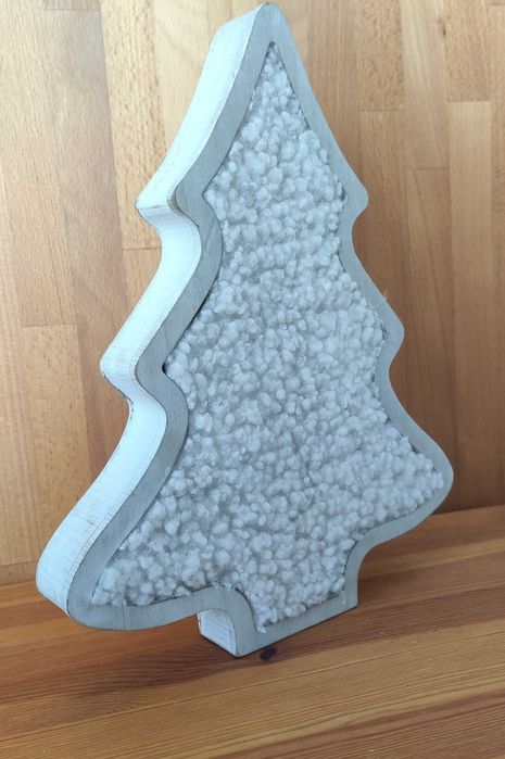 Drewniana choinka biała dekoracja