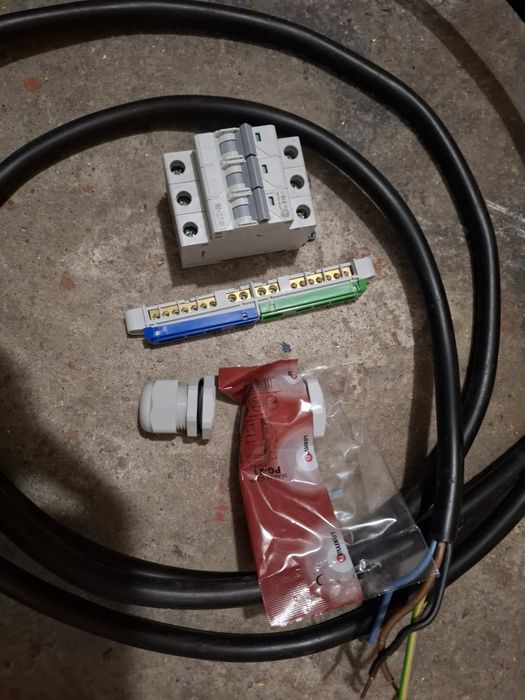 Sprzedam około 3 metry kabla wraz z akcesoriami