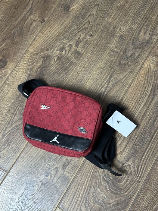 Оригінальна червона сумка Air Jordan Monogram