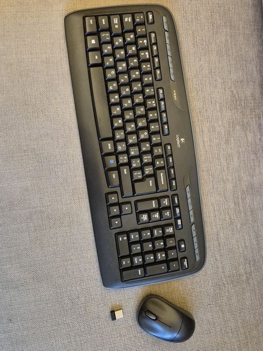 Logitech комплекти МК330 або MK270 бездротова клавіатура та мишка.