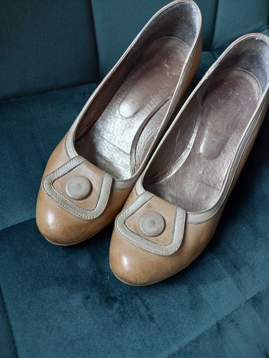 Buty na koturnie 39 roz. Skóra naturalna, carmelowe