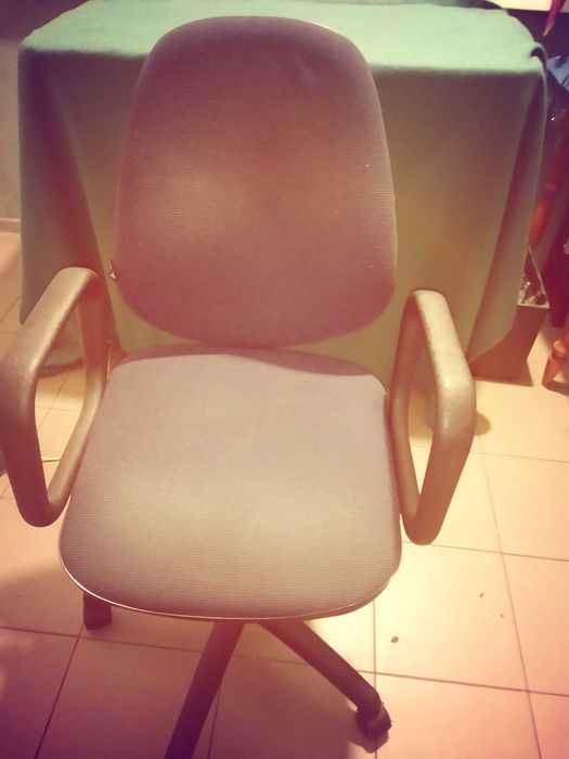 Продам офісне крісло на запчастини