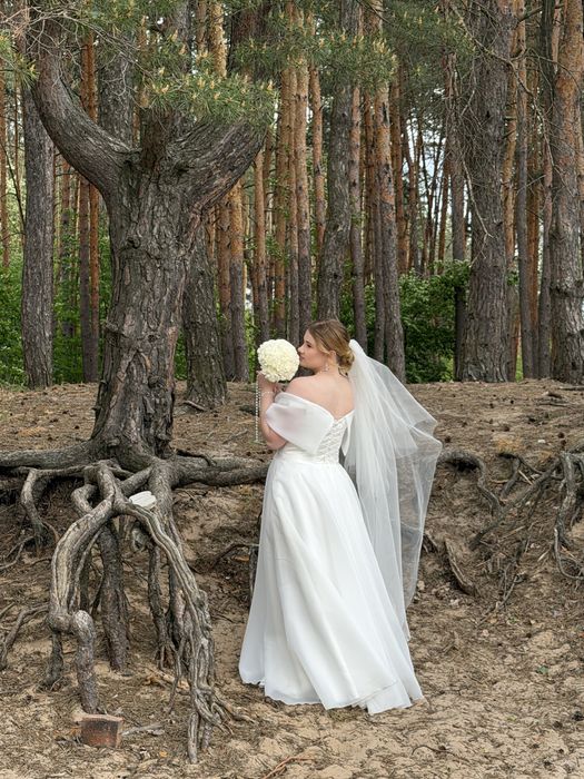 Продам весільну сукню