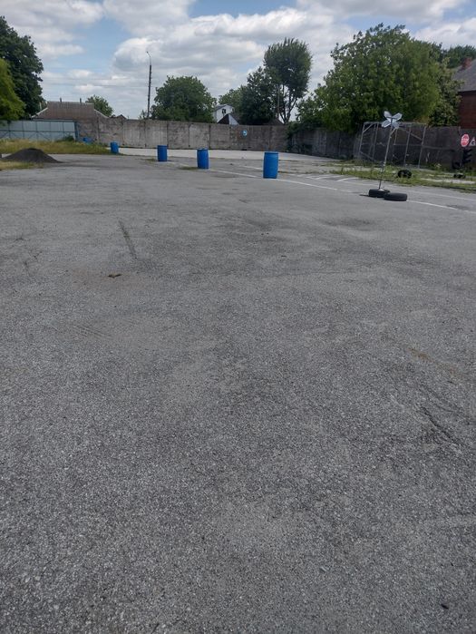 Заасфальтована огороджена площадка(майданчик)для різних потреб