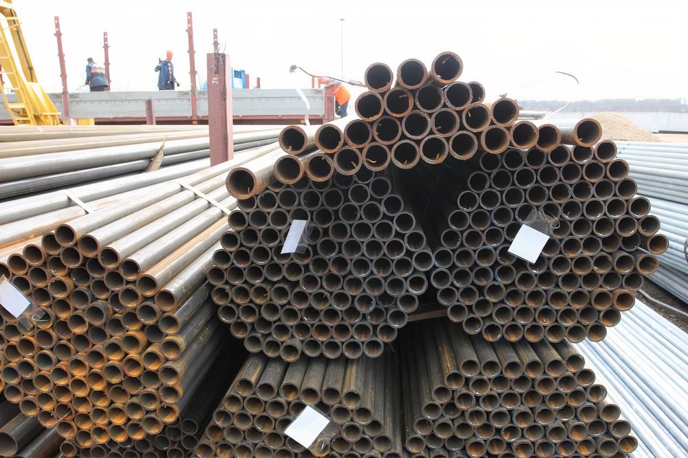 Труба черная металлическая сварная /бесшовная новая/ б/у