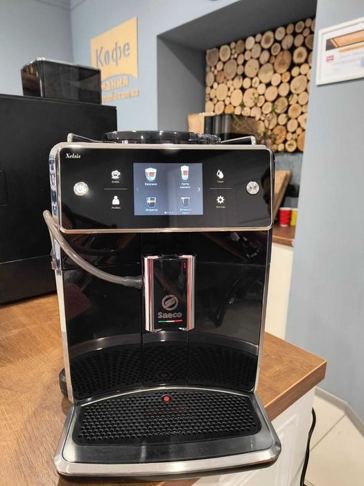 Кофемашина Saeco Xelsis SM7685 / SM7683