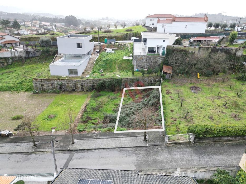 Lote de Terreno Urbano com 300m² em Beire – Paredes