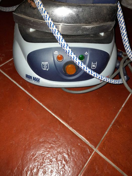 Ferro de engomar a vapor