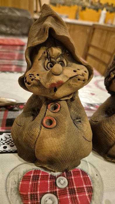 Figurki ozdobne z gliny