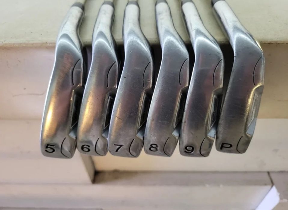 Conjunto de ferros de golfe