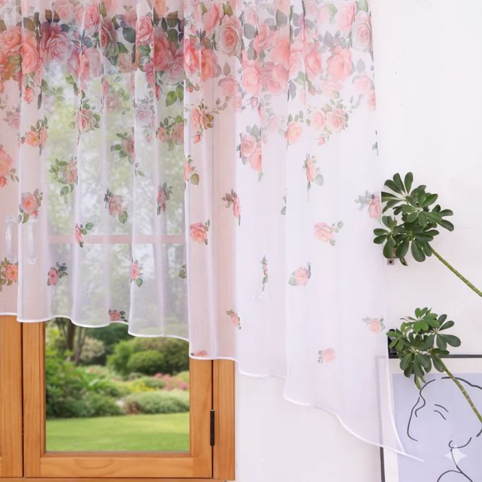Gotowa firana 145x400 z etaminy w róże