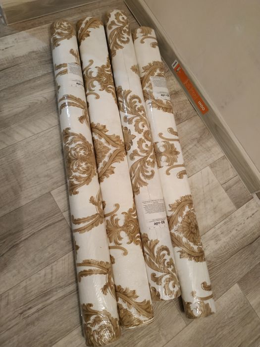 Обои новые.золотые и серебро. Дёшево