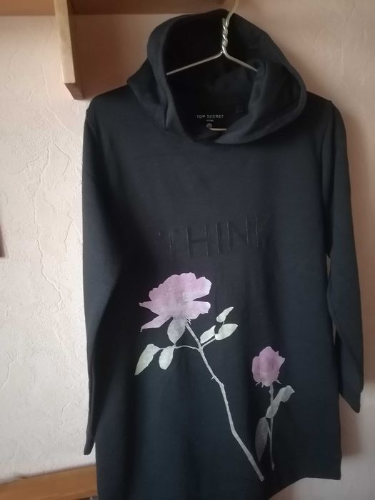 Платье толстовка с капюшоном.