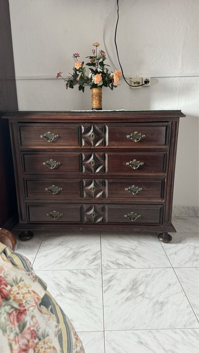 Cómoda e roupeiro- mogno