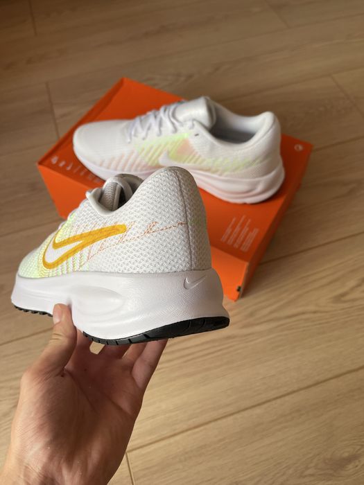 Кросівки Nike Run Defy (HM9594 101) (43р по 45р)