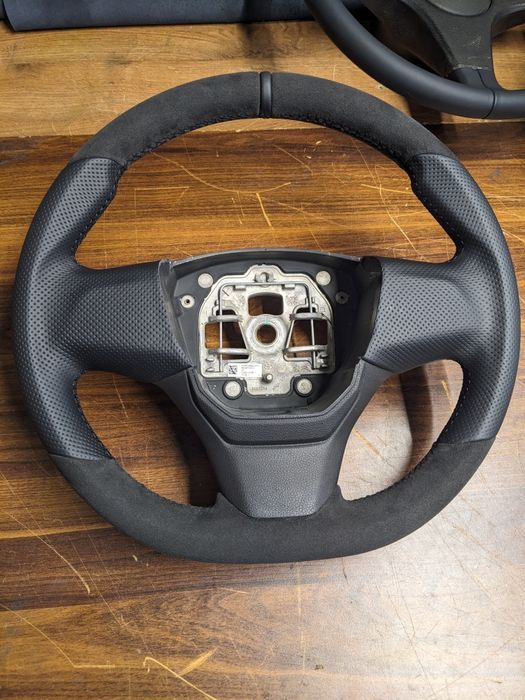 Tapicer samochodowy, obszywanie kierownic