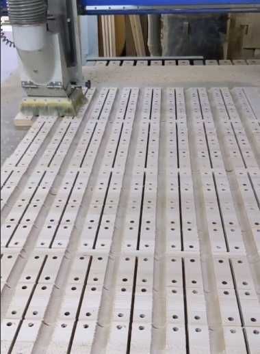 Послуги ЧПУ: фрезерування, розкрій. Фасади: шпонування.