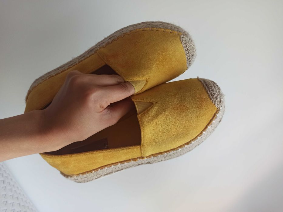 Żółte espadryle na wysokiej podeszwie jak nowe
