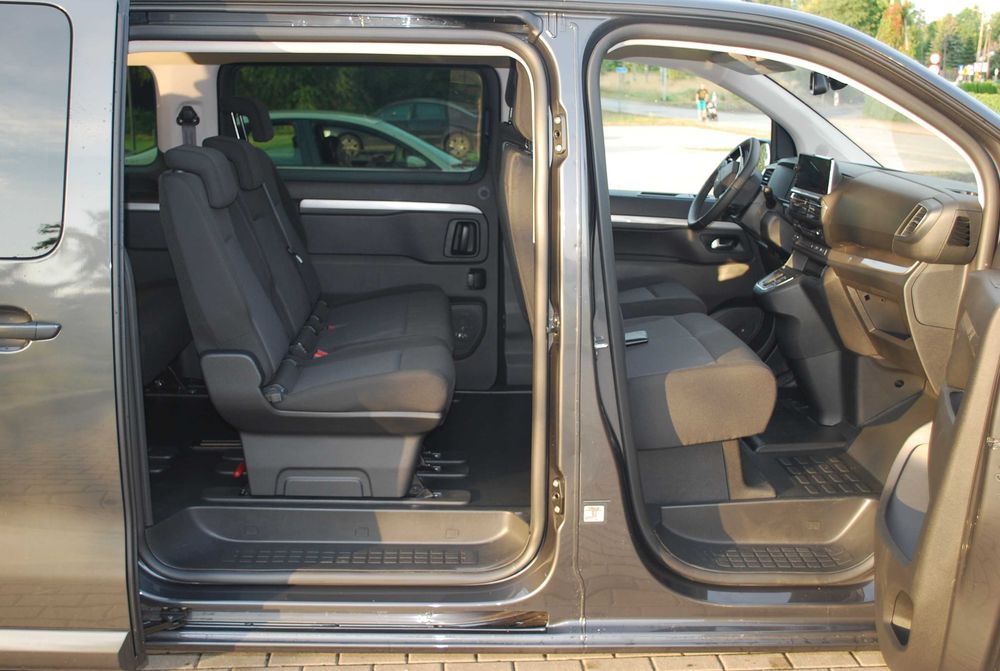 Wynajem busa wynajem busów 9 osób Citroen SPACETOURER Nowy Model 2024