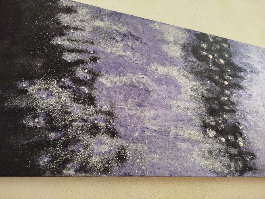 Tela pintada a mão.