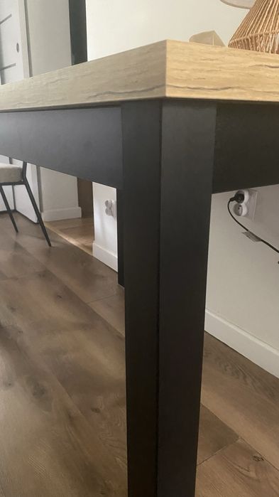 Stół 70x120cm i 5 krzeseł