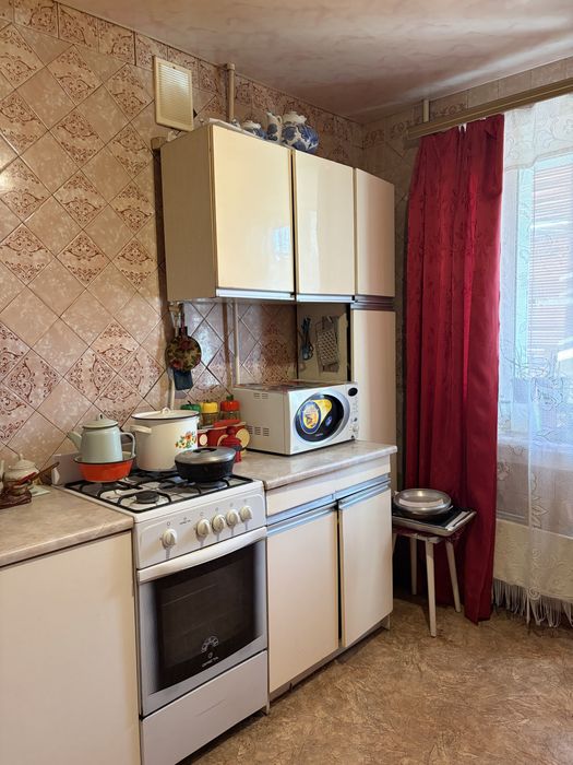 Впервые ! Сдам уютную  , просторную 1 к. квартиру , р-н Одесская , пр. Гагарина !