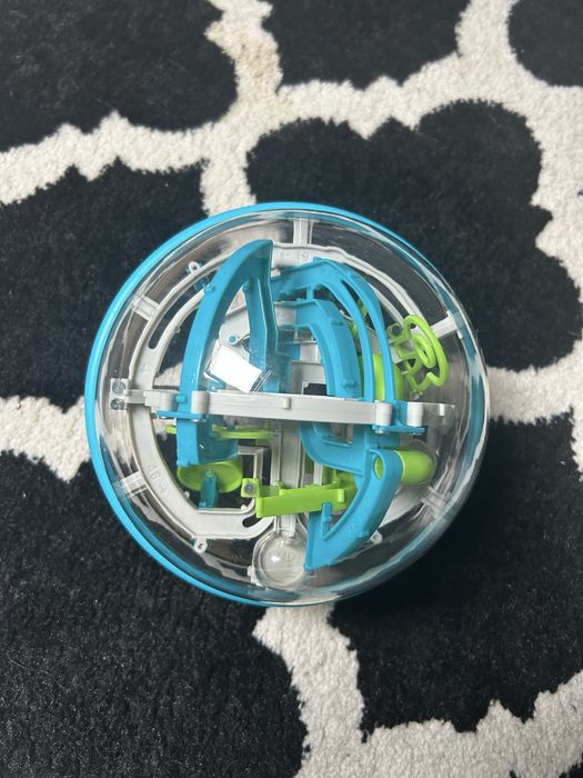 zabawka labirynt, kulka, łamigłówka perplexus