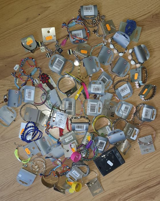 Biżuteria kolczyki piersionski bransoletki łańcuszki