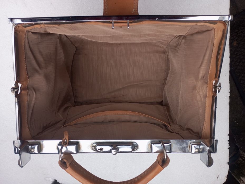 Torebka lekarska skórzana w b. dobrym stanie