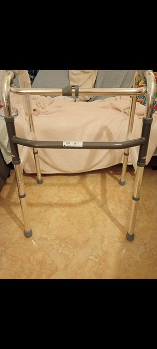 Andarilho novo com rodas