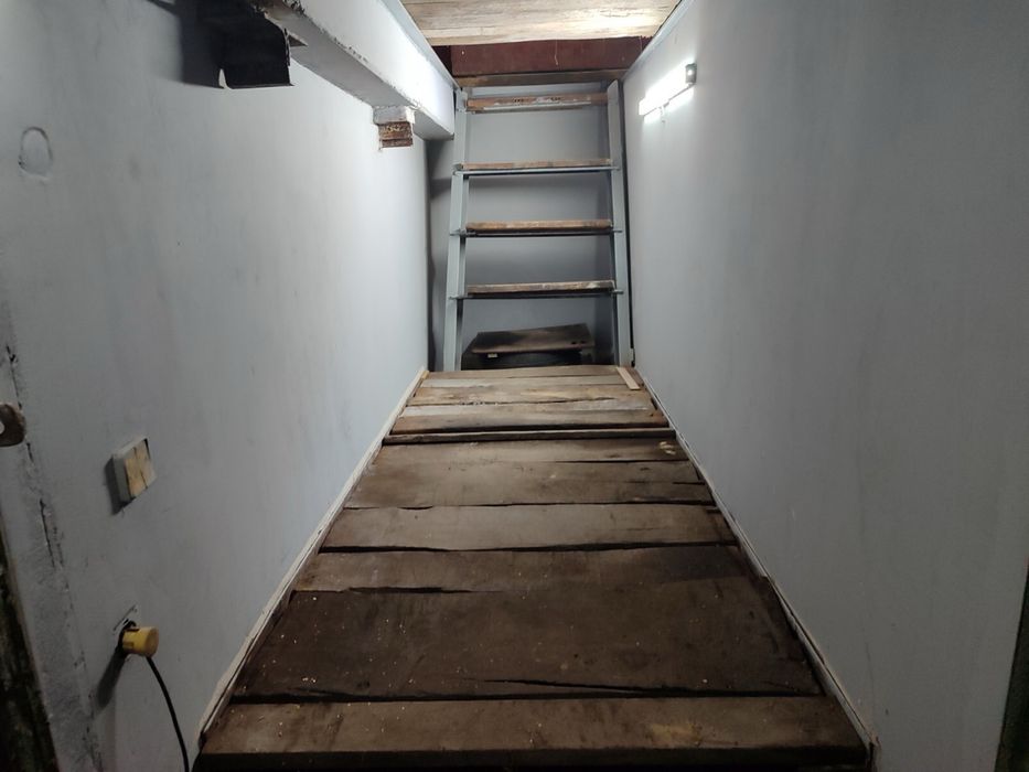 Продаж великого гаража в межах міста Шептицький