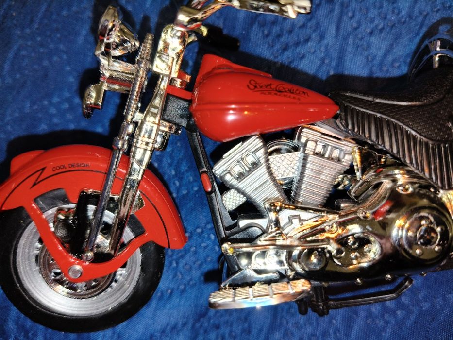 Model kultowego motocykla Harley Davidson skala 1:18